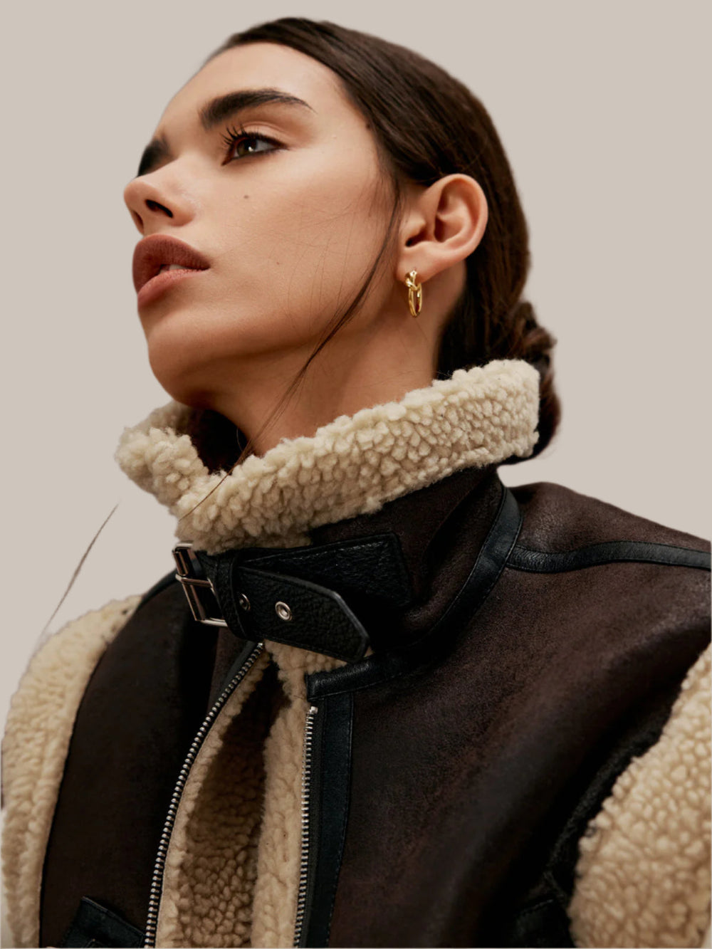 Kort skinnväst med päls