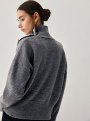 Grå tröja med polokrage och knapp