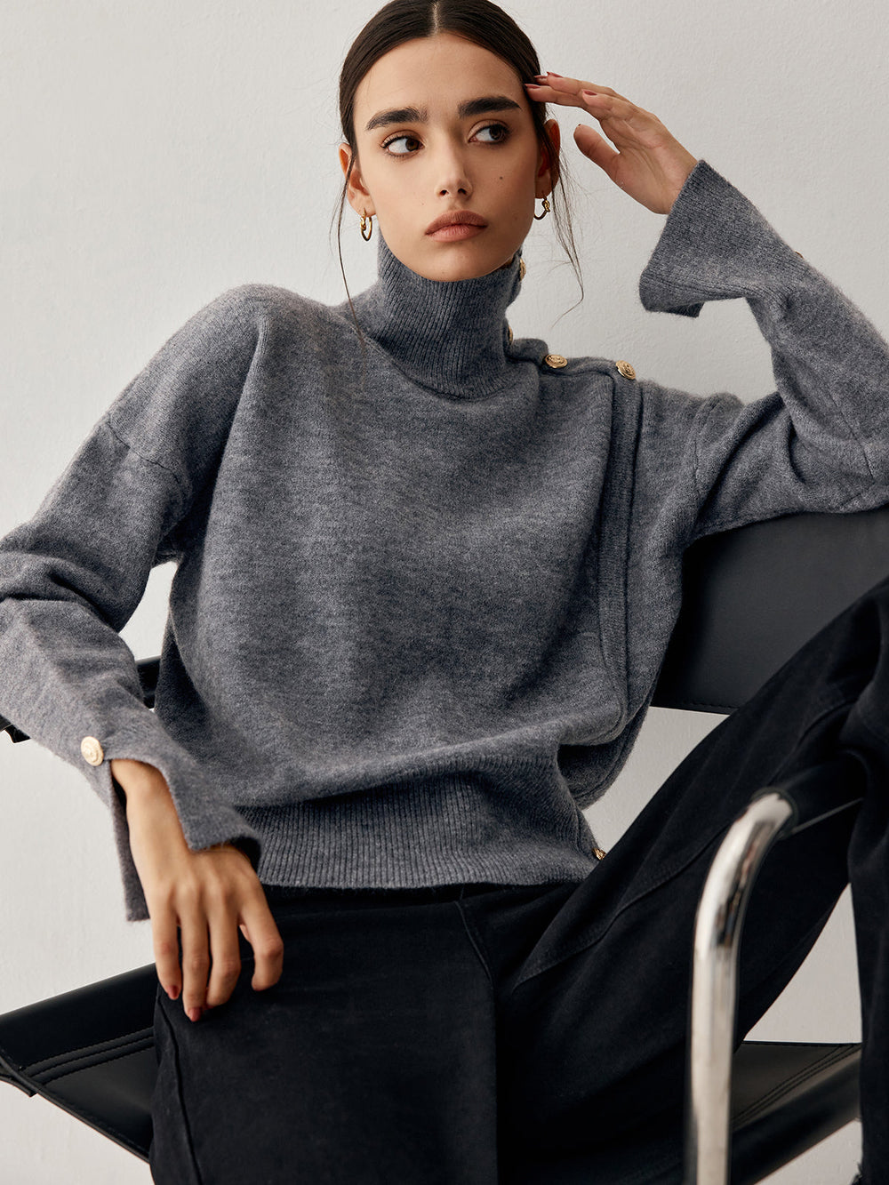 Grå tröja med polokrage och knapp