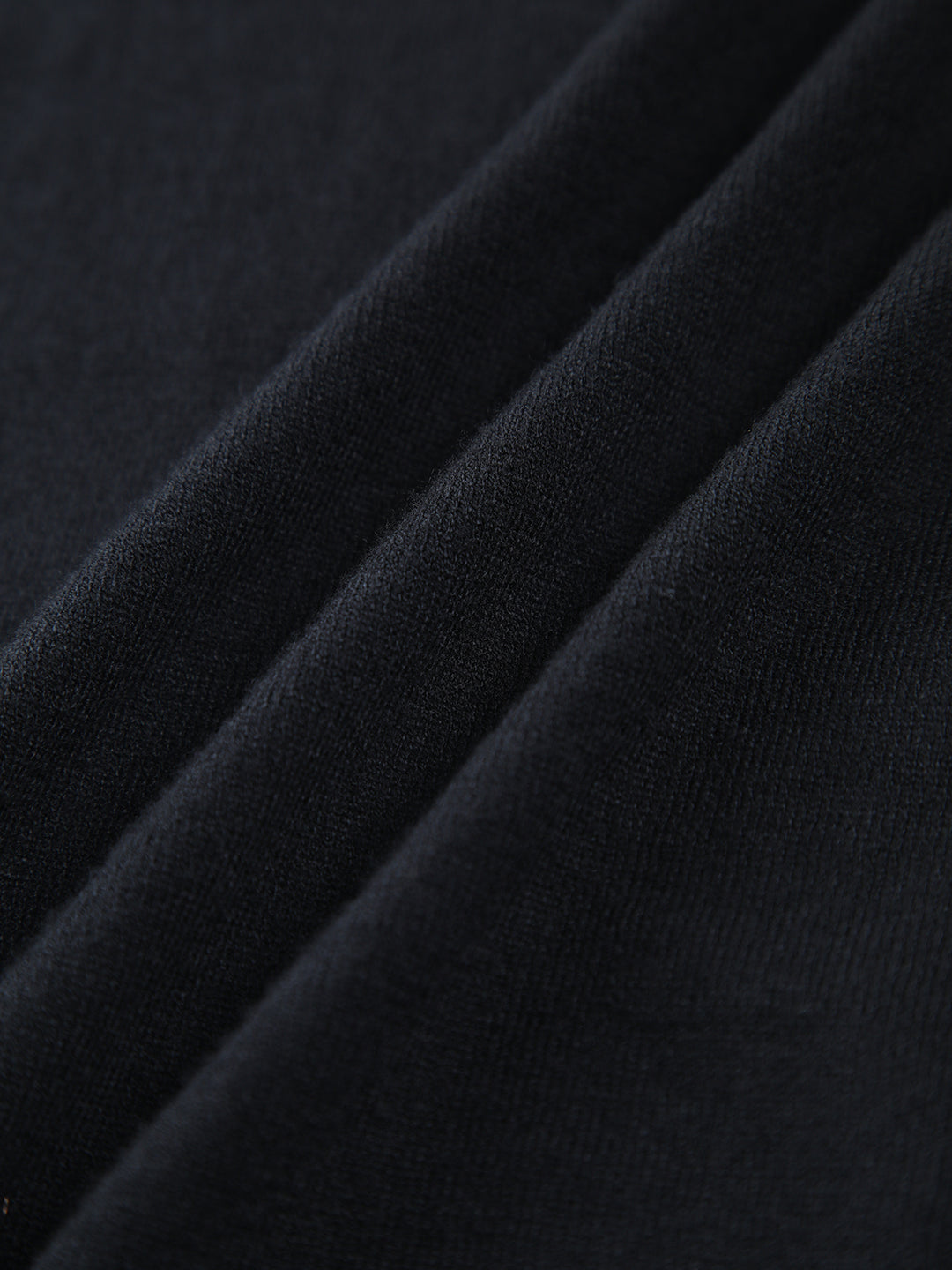 Sleeveless top with contrasting collar