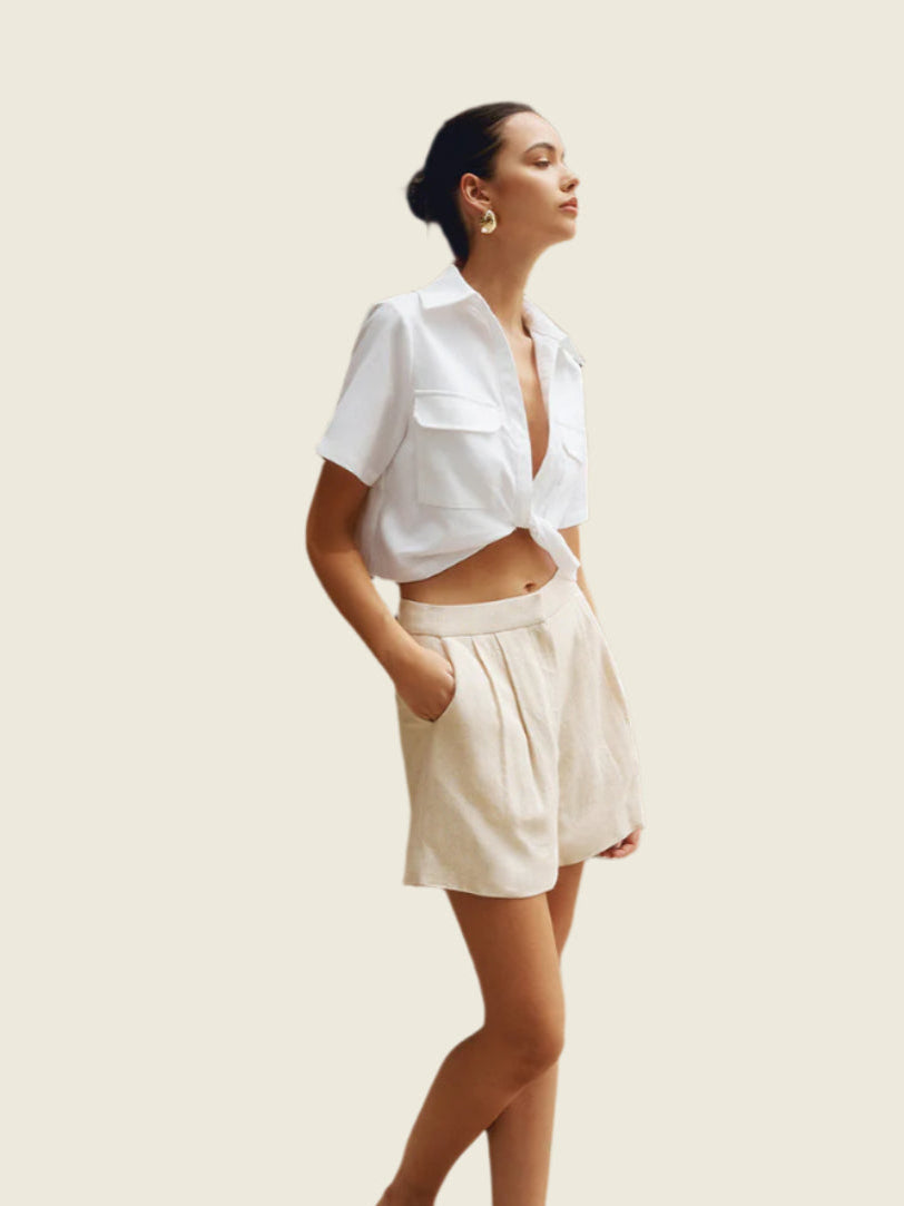 White short-sleeved shirt with pockets