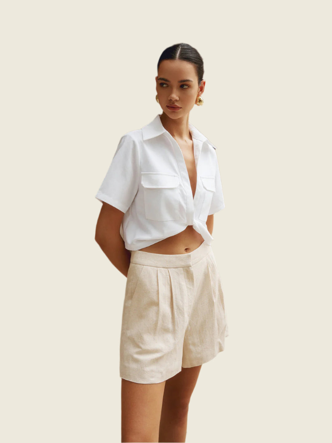 White short-sleeved shirt with pockets