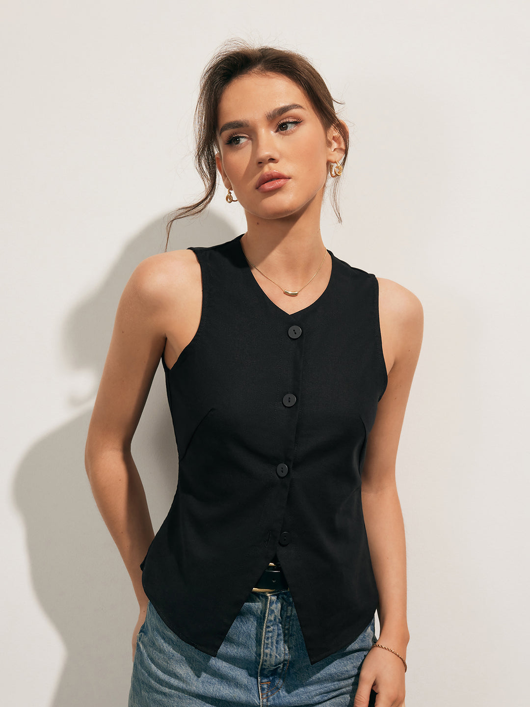 Sleeveless top with buttons on the front