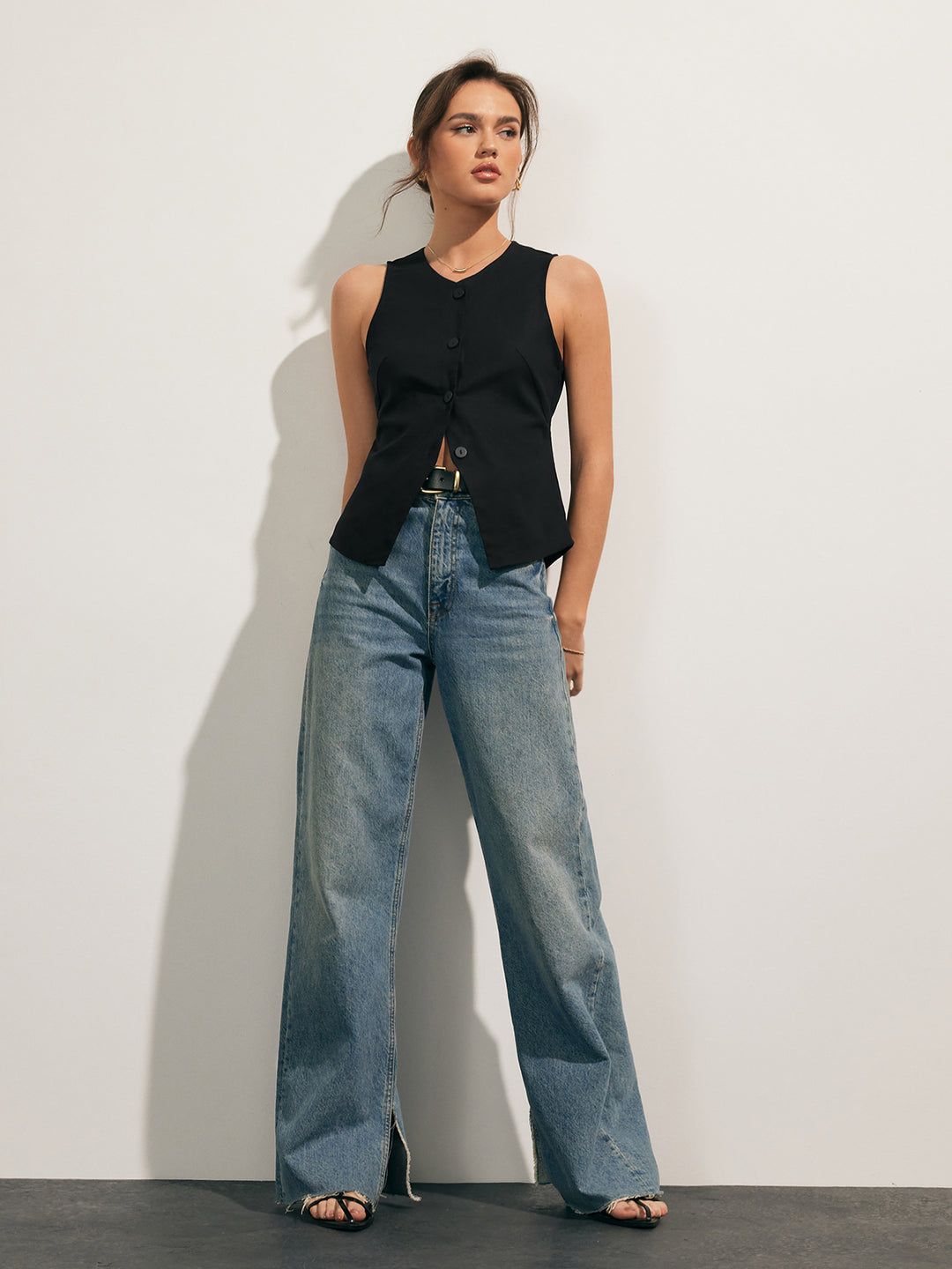 Sleeveless top with buttons on the front