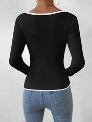 Ribbed top with long sleeves, contrast trim and V-neck