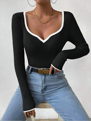 Ribbed top with long sleeves, contrast trim and V-neck