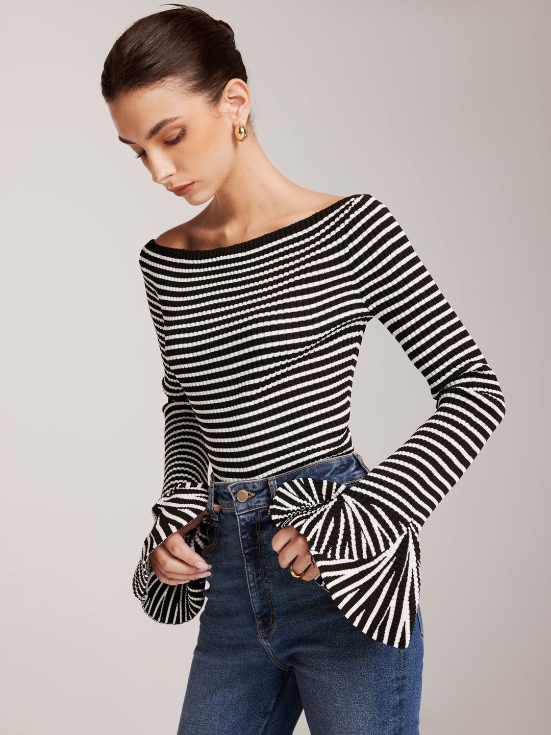Ribbed patterned top with flared sleeves