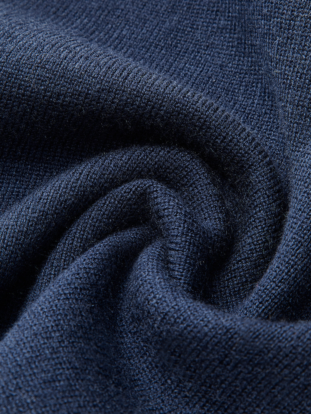 Knitted set with top and pleated skirt