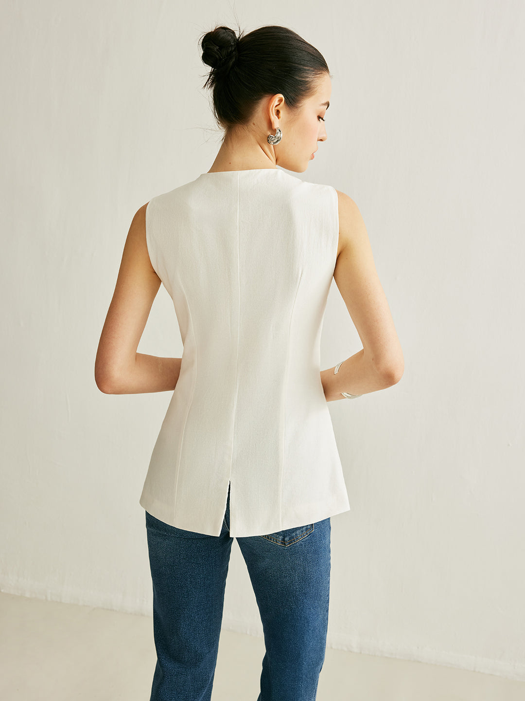 Minimalist fitted vest