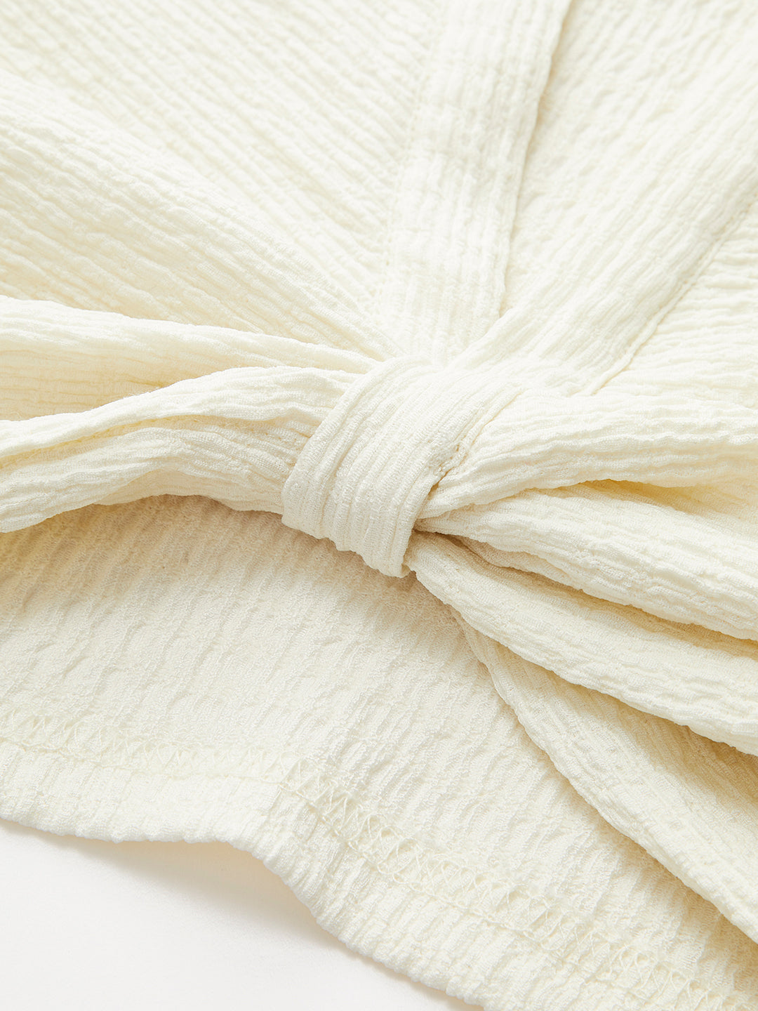 Sleeveless twisted top with structure