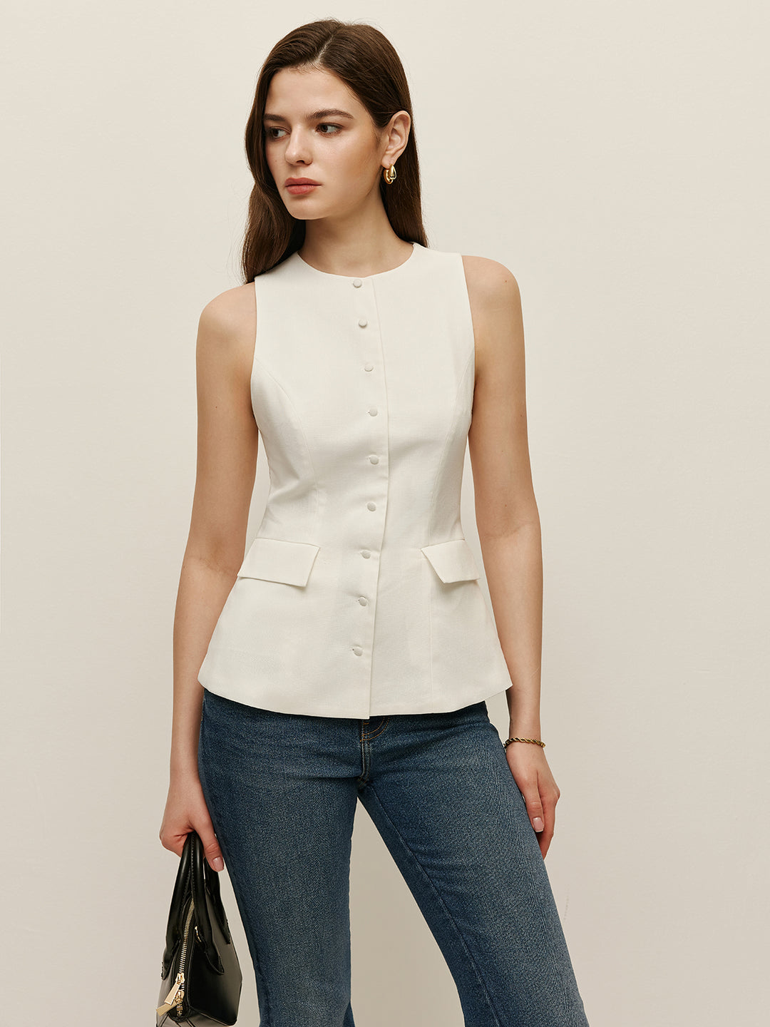 Sleeveless vest with button closure