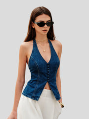 Buttoned backless top with a fitted cut