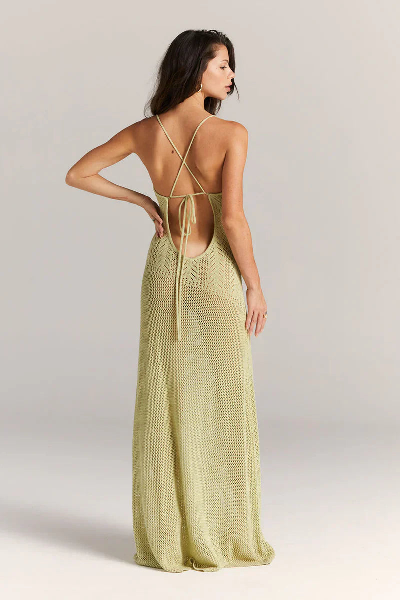 Rygglös stickad klänning med urholkning