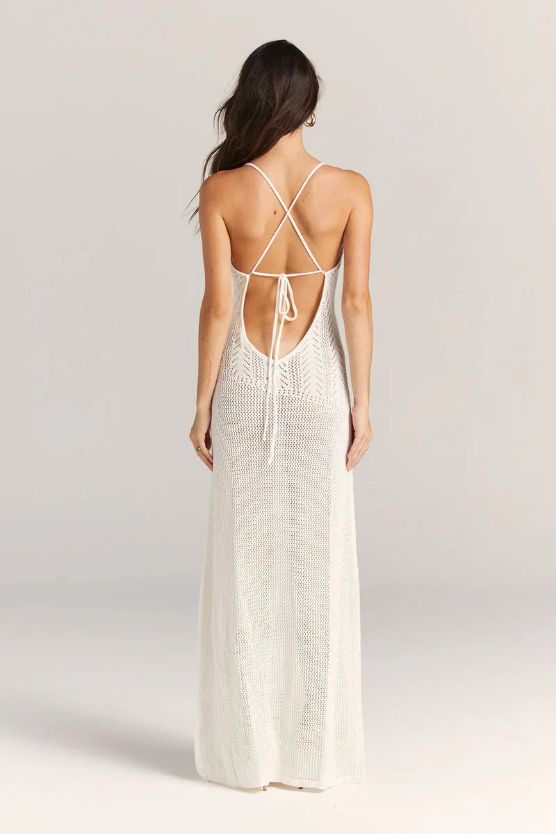 Rygglös stickad klänning med urholkning