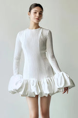 White mini dress with voluminous sleeves and pleated structure