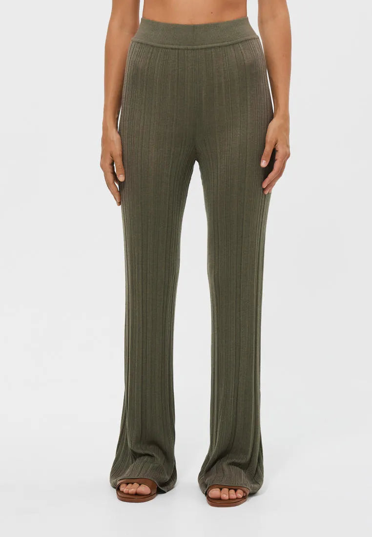 Wide and soft ribbed pants