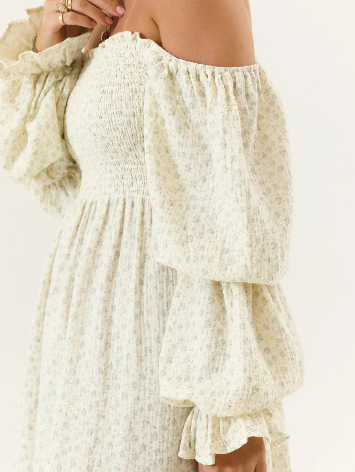 Lång klänning  korsett med klockärmar