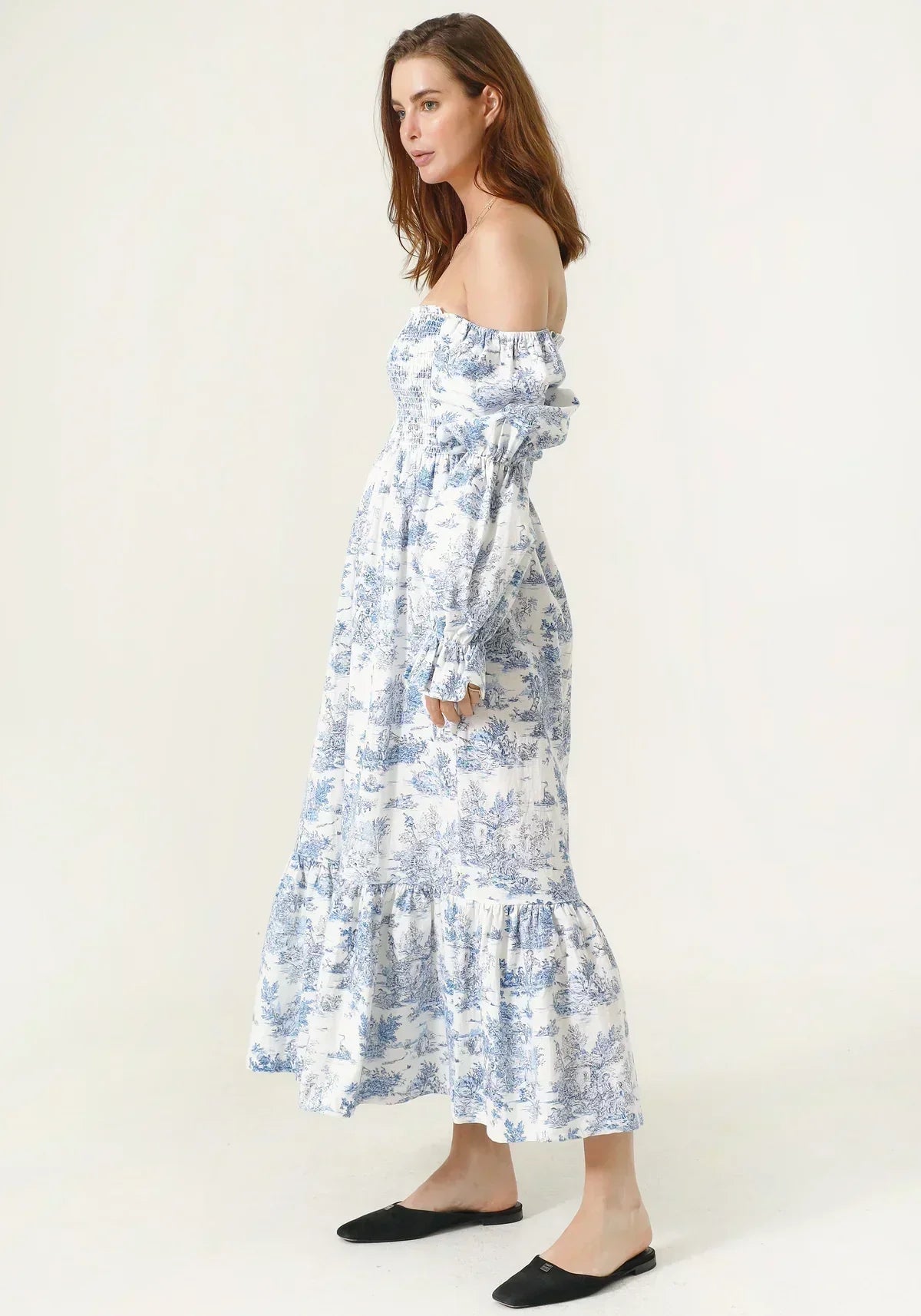 Lång klänning  korsett med klockärmar