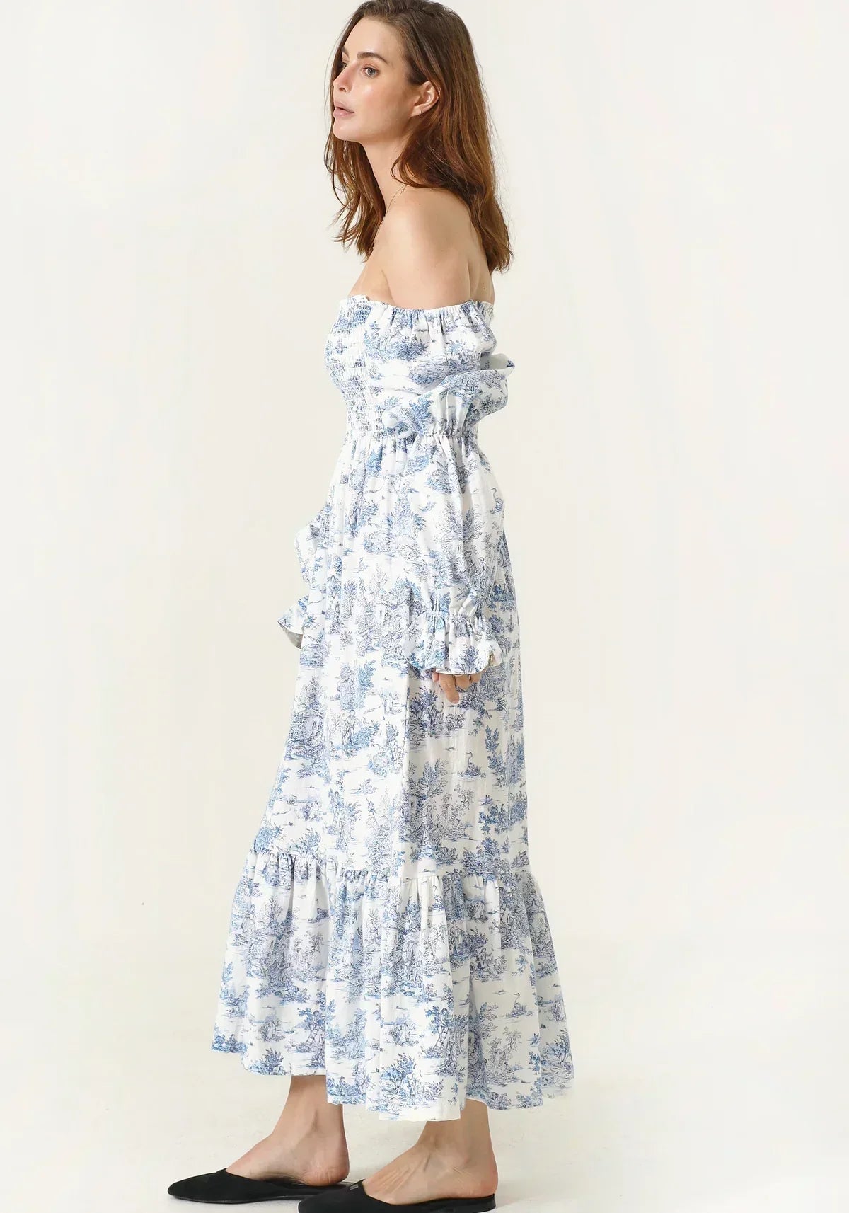 Lång klänning  korsett med klockärmar