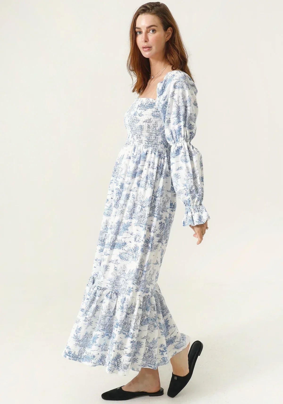 Lång klänning  korsett med klockärmar