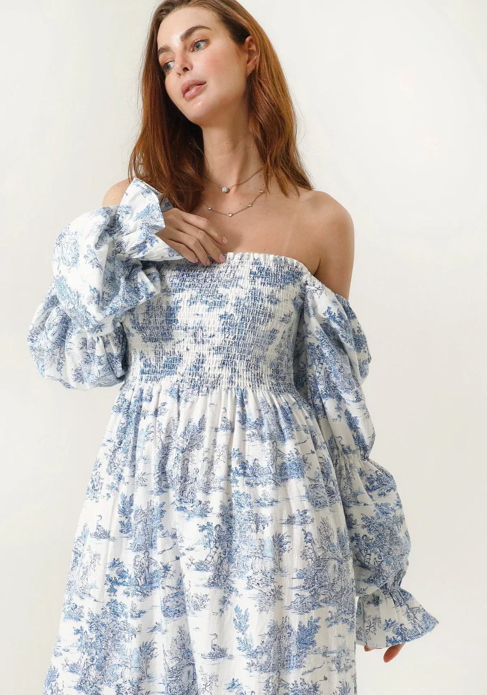 Lång klänning  korsett med klockärmar