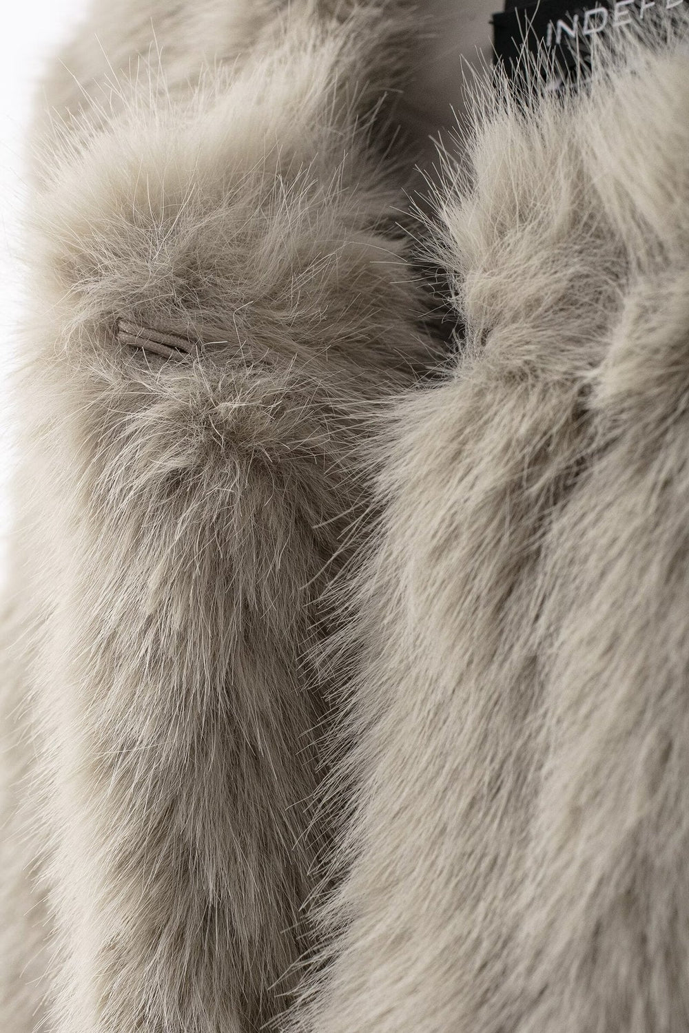 Ärmlös fransk väst i eco-päls