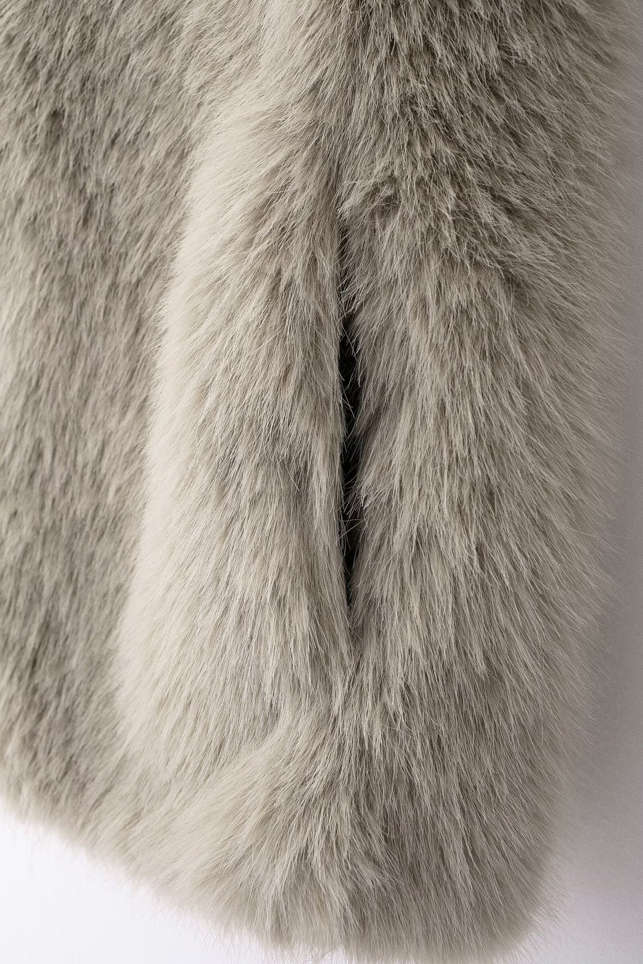 Ärmlös fransk väst i eco-päls