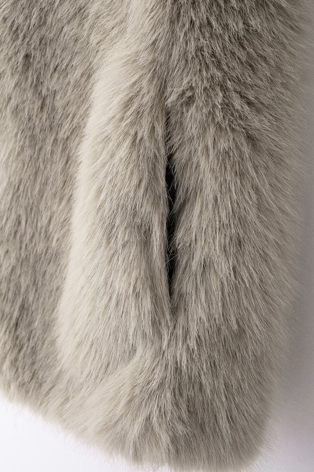 Ärmlös fransk väst i eco-päls