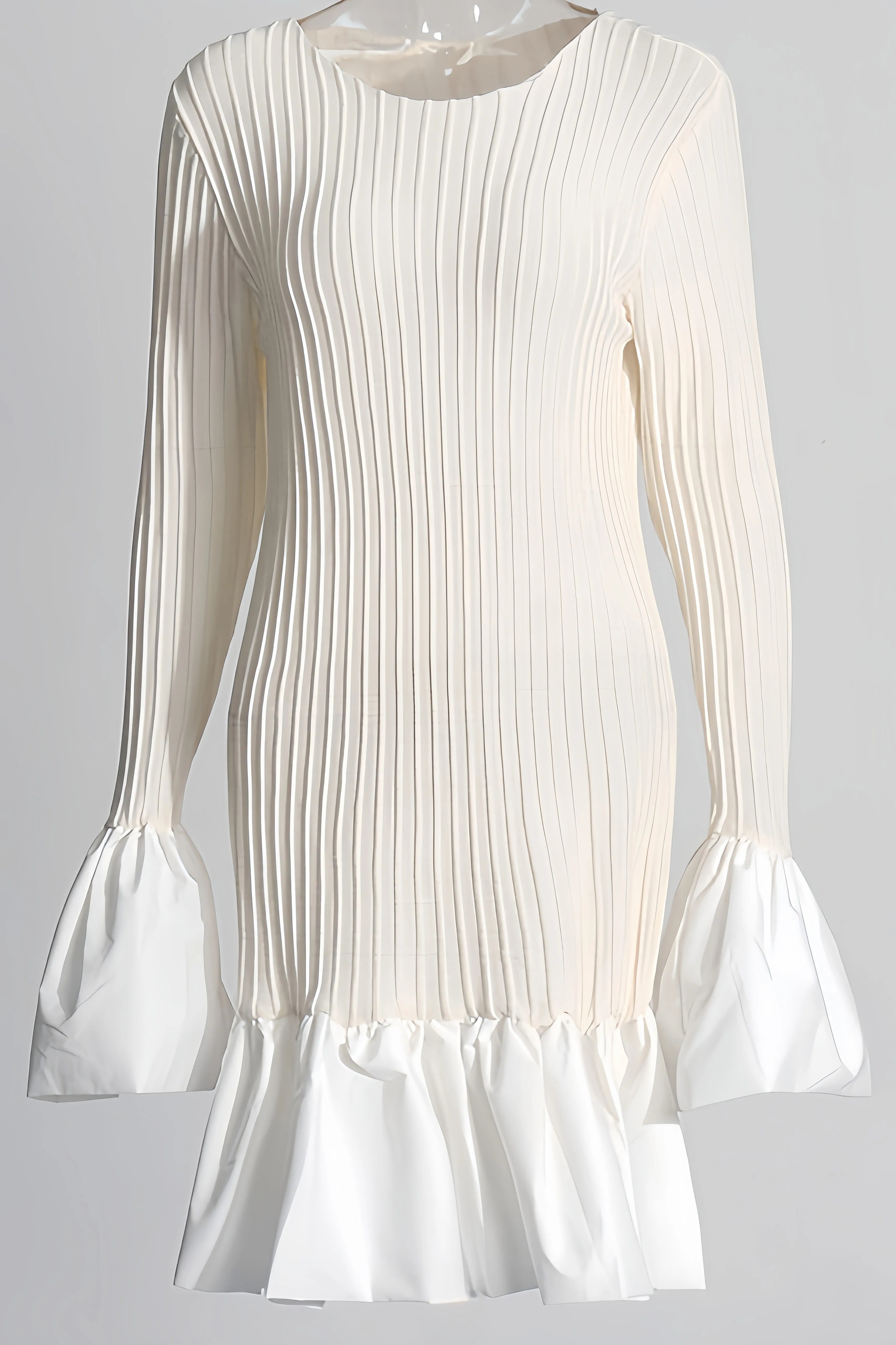 White mini dress with voluminous sleeves and pleated structure