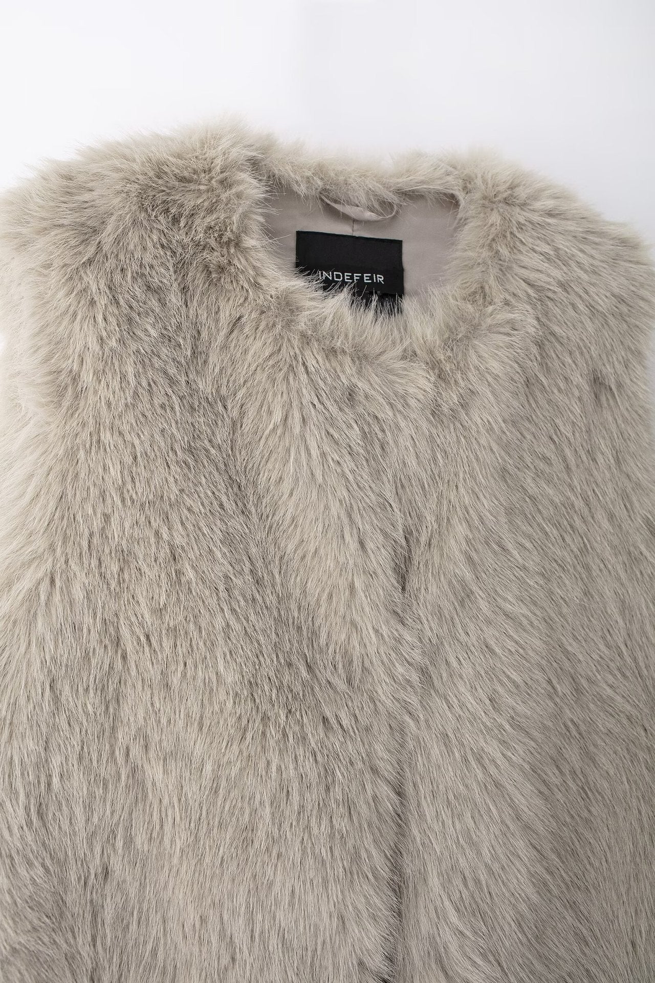 Ärmlös fransk väst i eco-päls