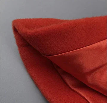 Röd elegant kavaj med öppna axlar