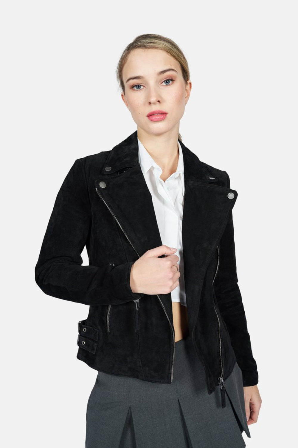Short jacket with oblique zipper
