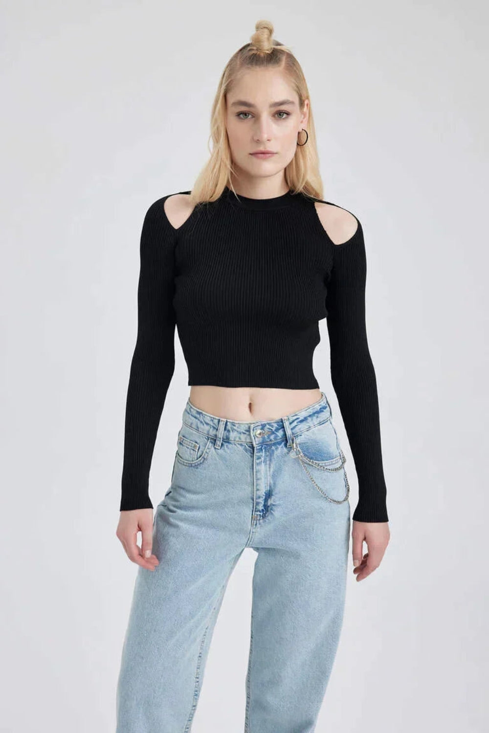 Aurivance cut-out sweater