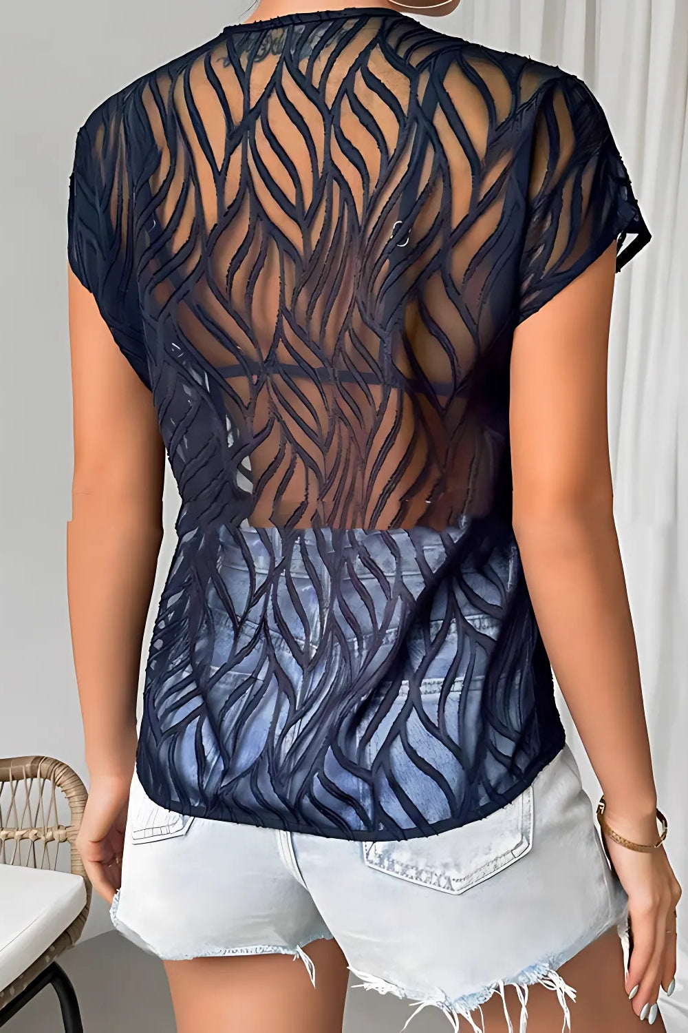 Millow V-neck T-shirt with cutouts