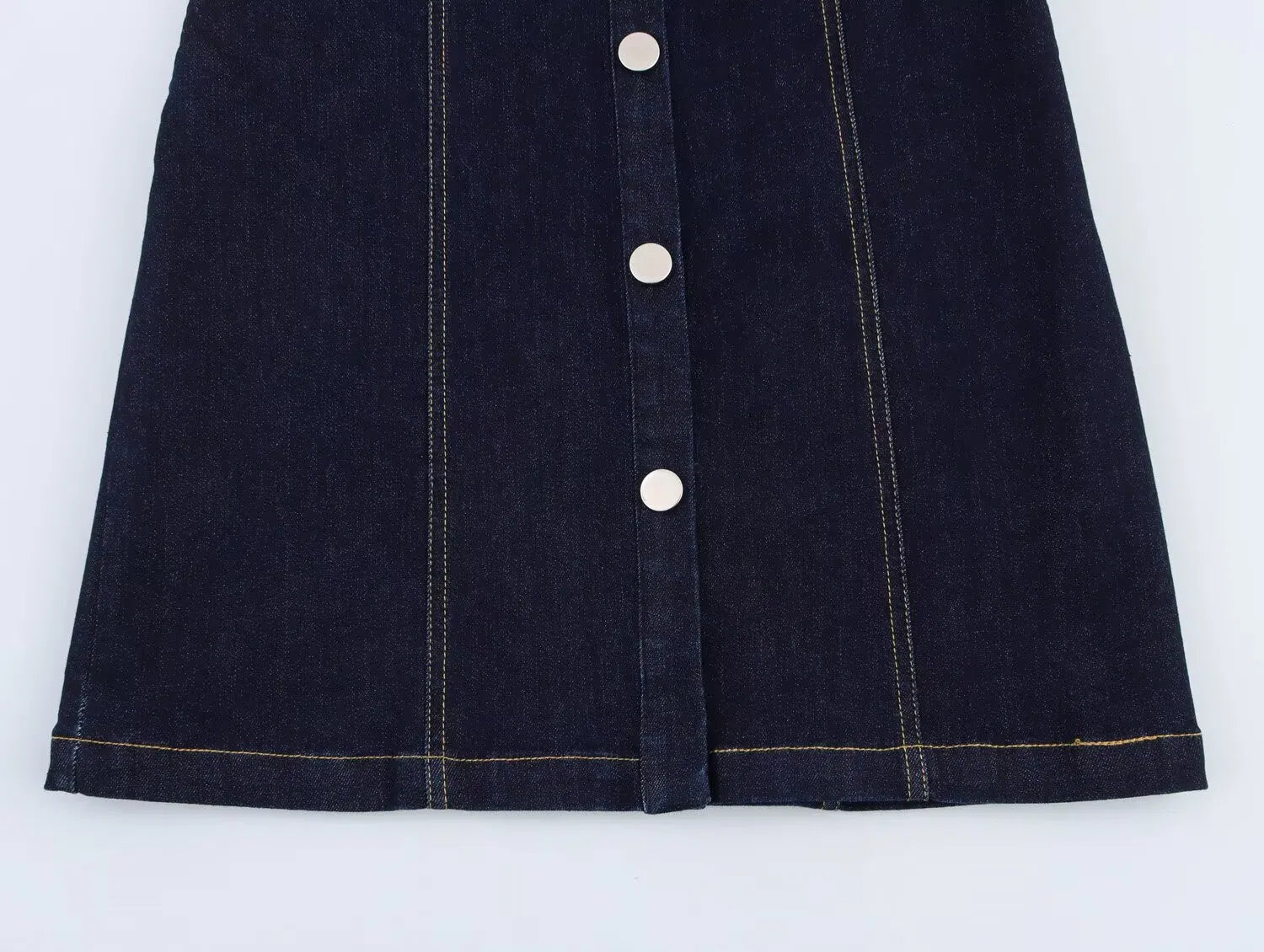 Sleeveless denim dress with buttons