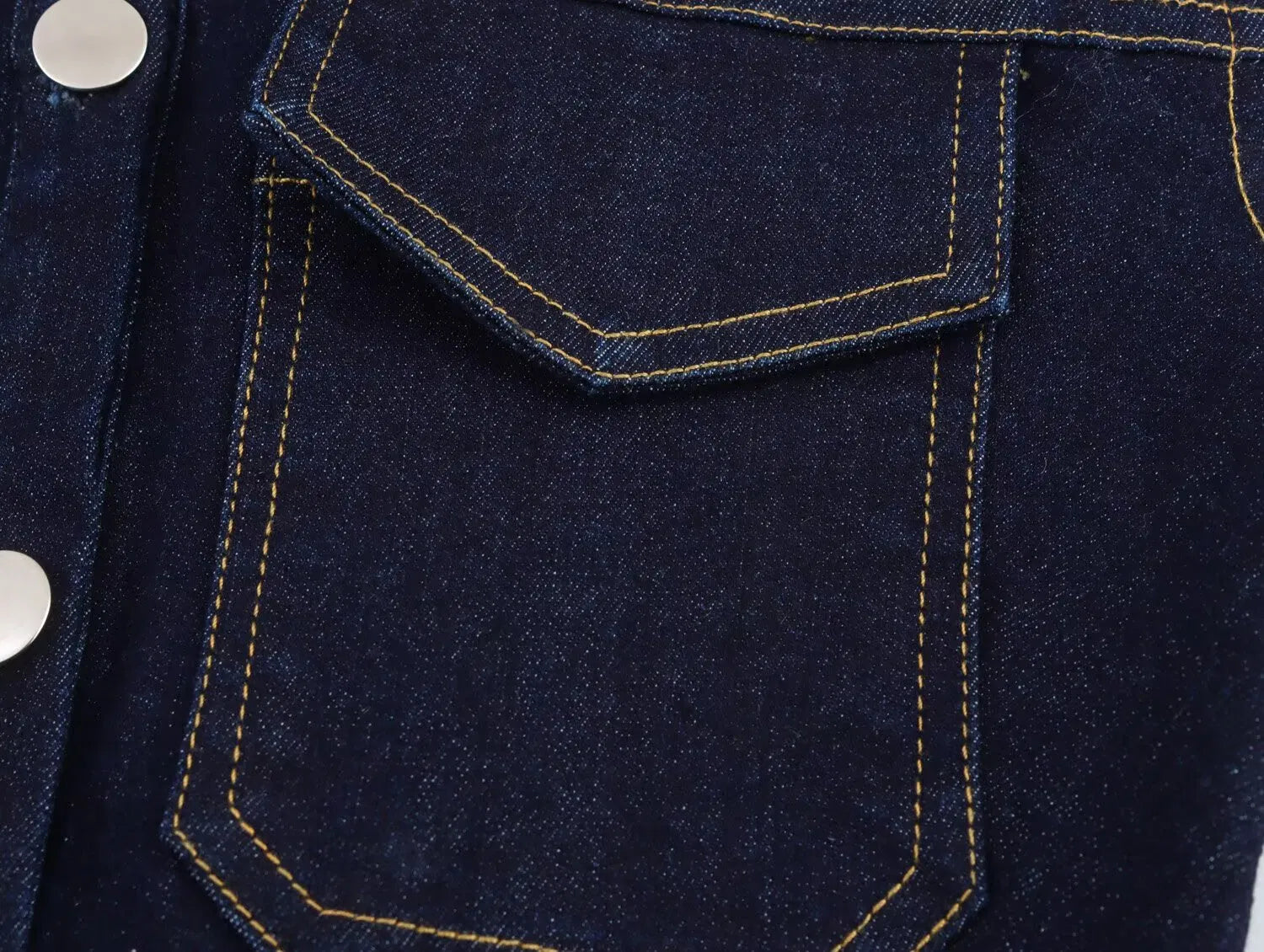 Sleeveless denim dress with buttons