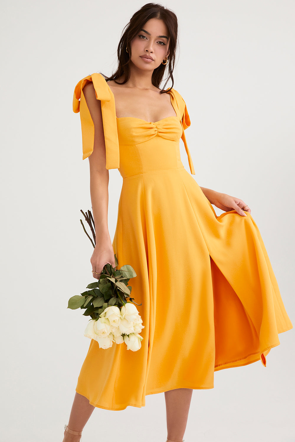 Lång klänning i lös satin