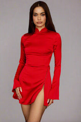 Djupröd miniklänning i satin