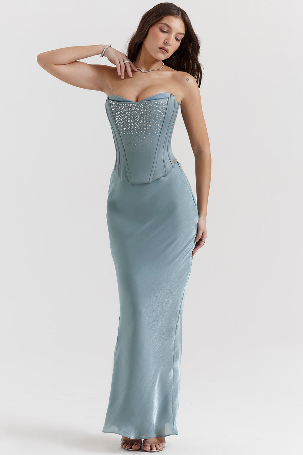 Djupblå dekorerad satinkorsett med kjol