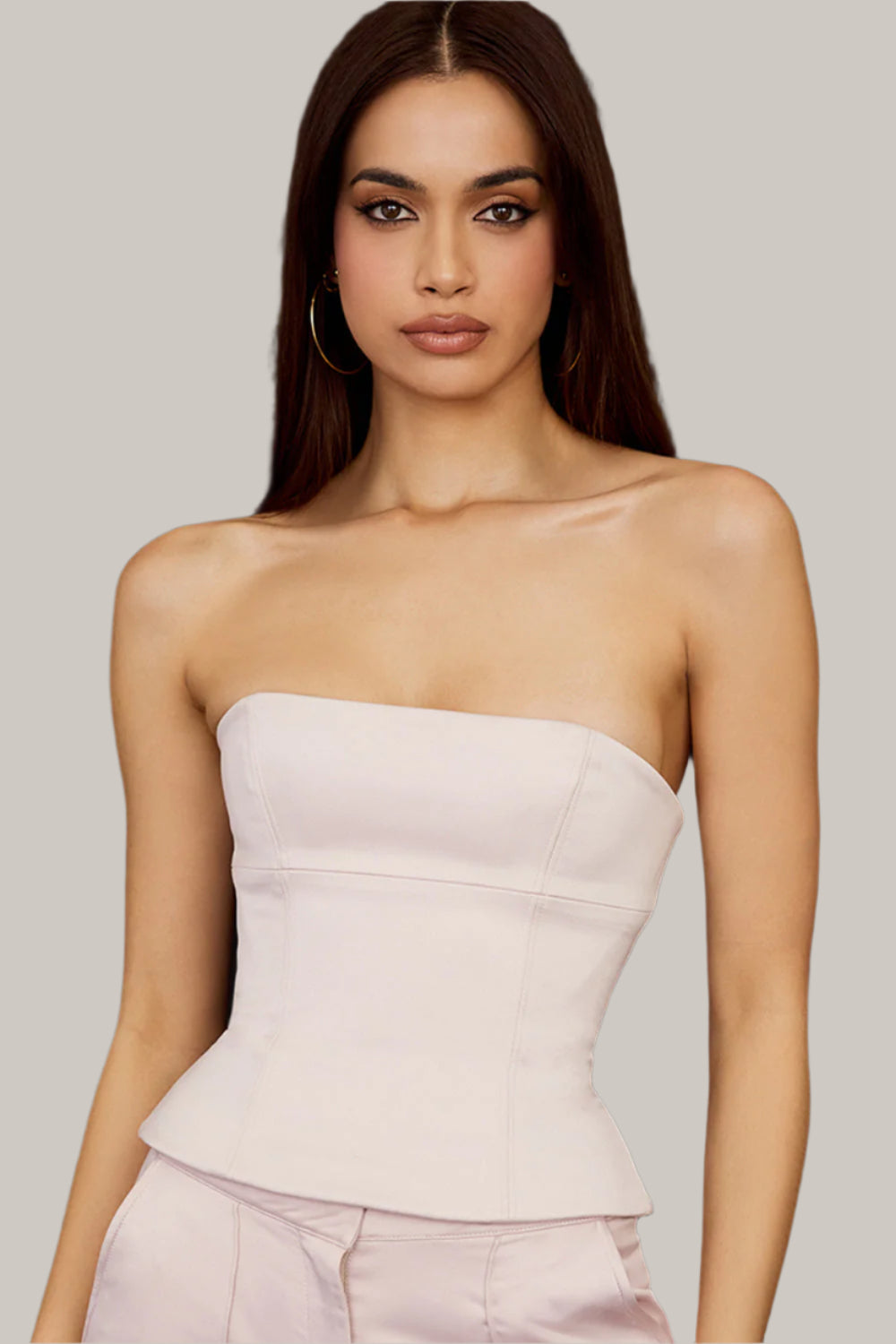 Axelbandslös satinkorsett med byxor med raka ben