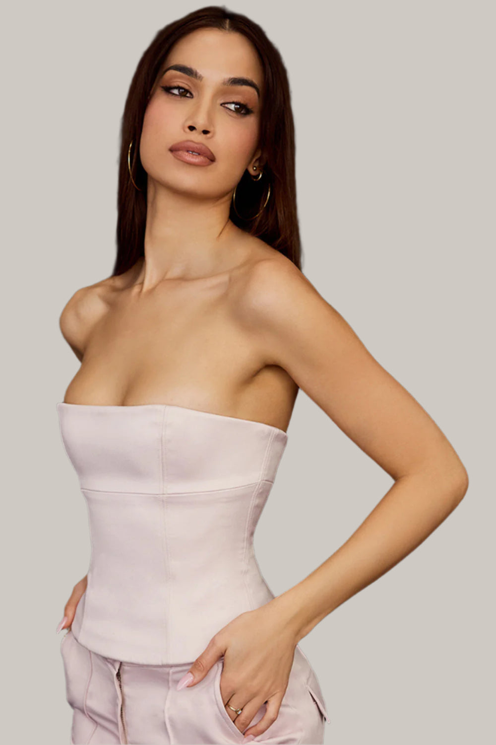 Axelbandslös satinkorsett med byxor med raka ben