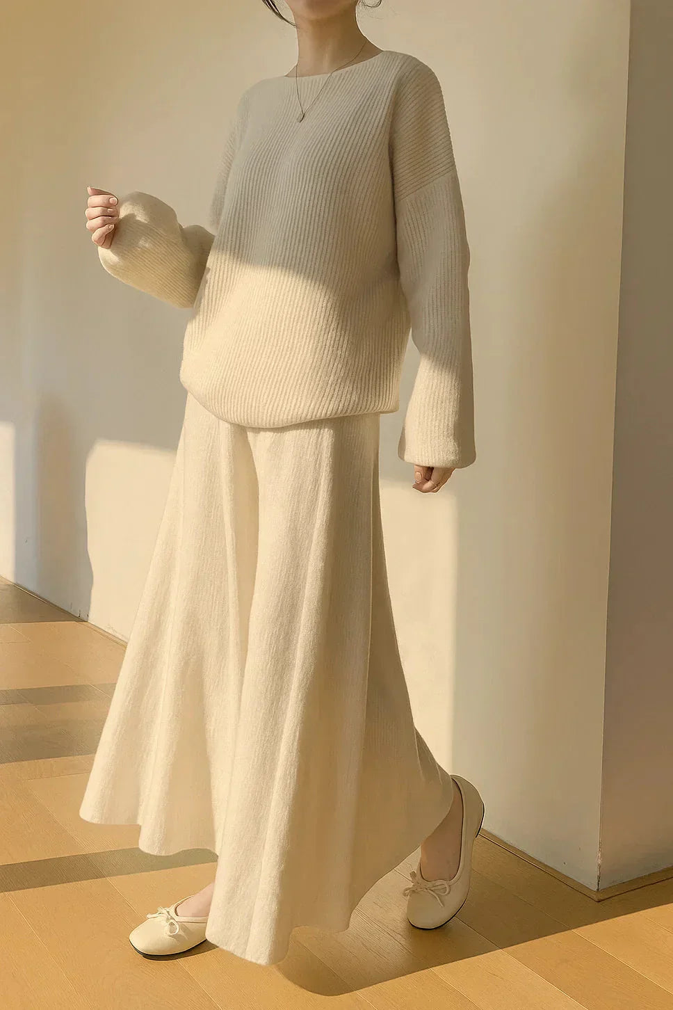 Knitted sweater and flared skirt set with ribbed structure