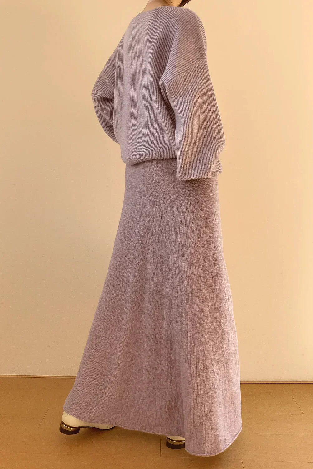 Knitted sweater and flared skirt set with ribbed structure