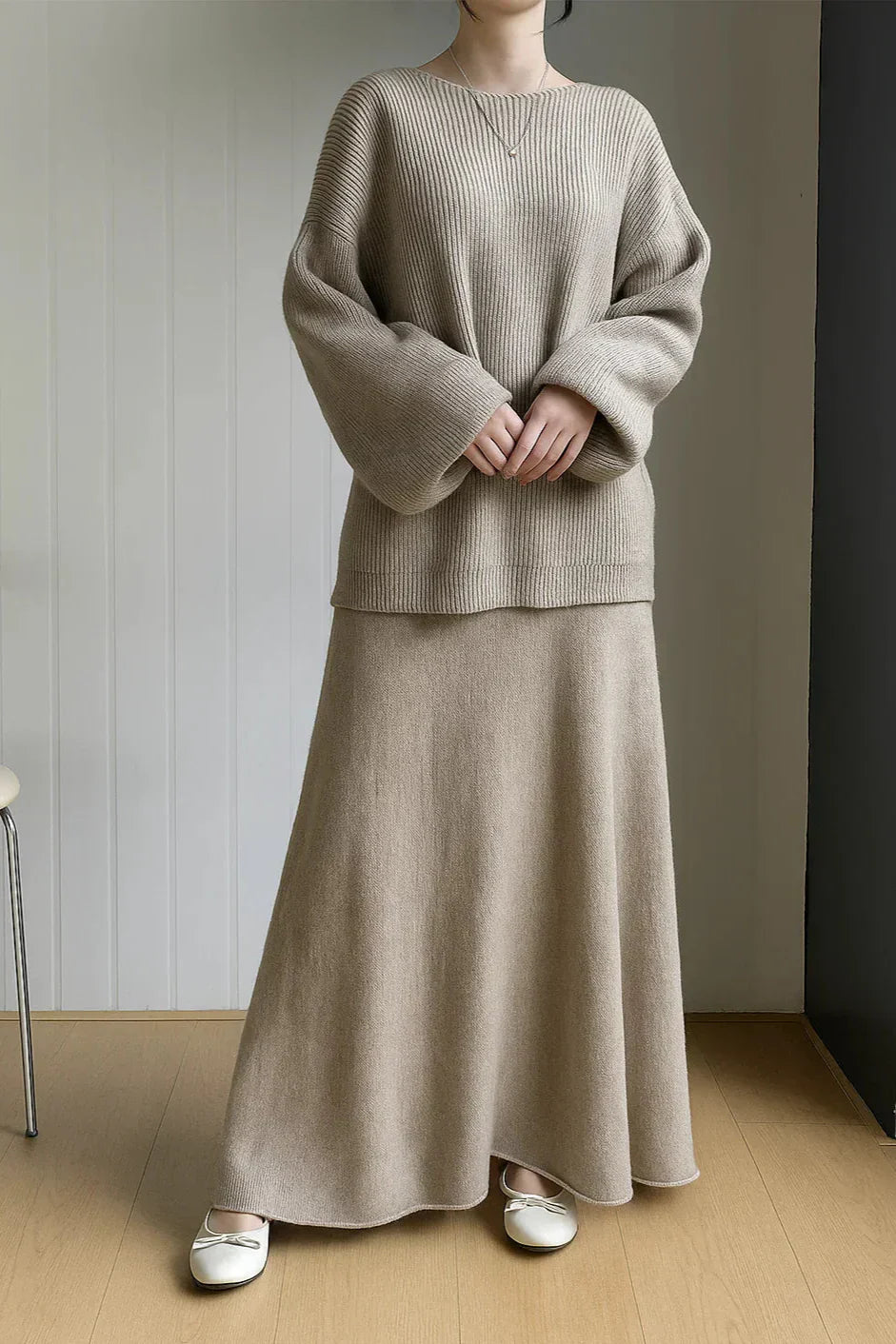 Knitted sweater and flared skirt set with ribbed structure