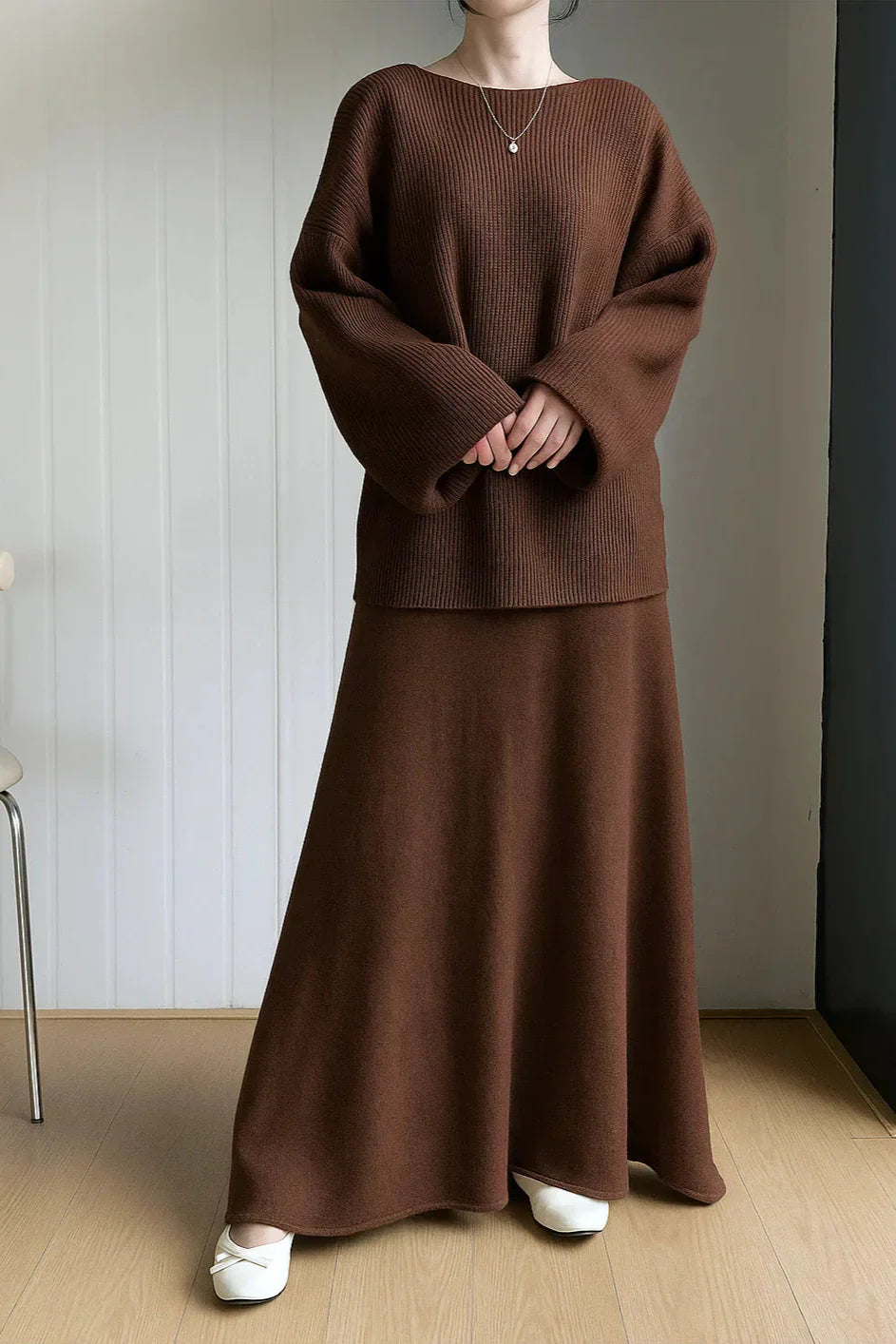 Knitted sweater and flared skirt set with ribbed structure