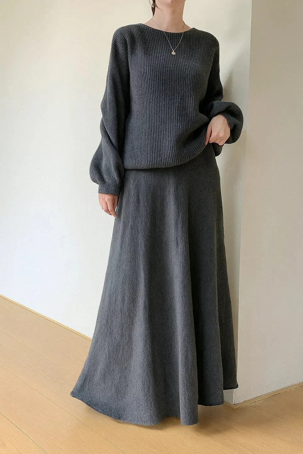 Knitted sweater and flared skirt set with ribbed structure