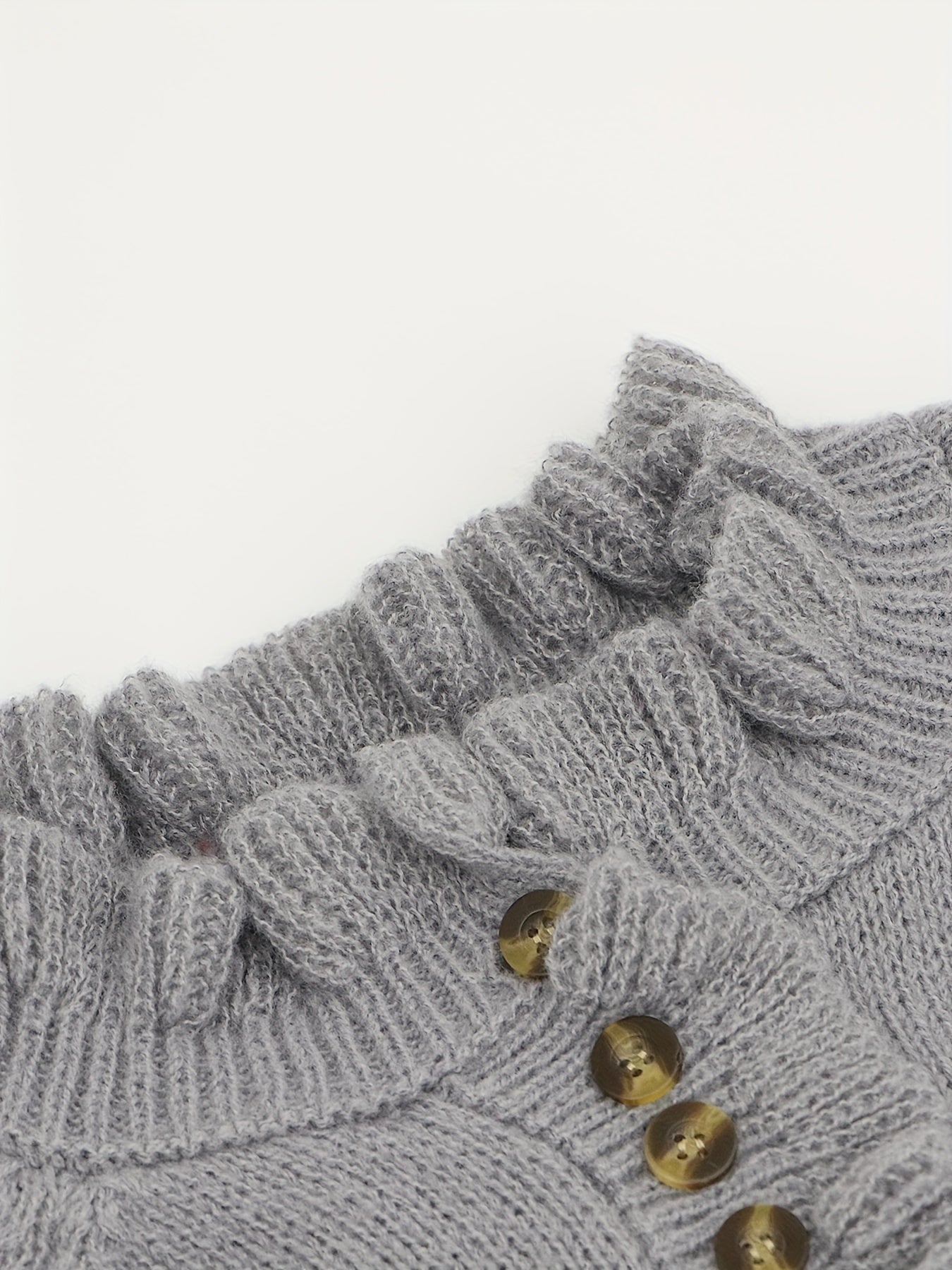 V-ringad tröja med volang i nederkanten