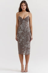 Långklänning med rökfärgad blommig patern