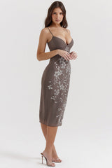 Långklänning med rökfärgad blommig patern