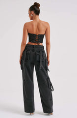 Denimkorsett och cargobyxor